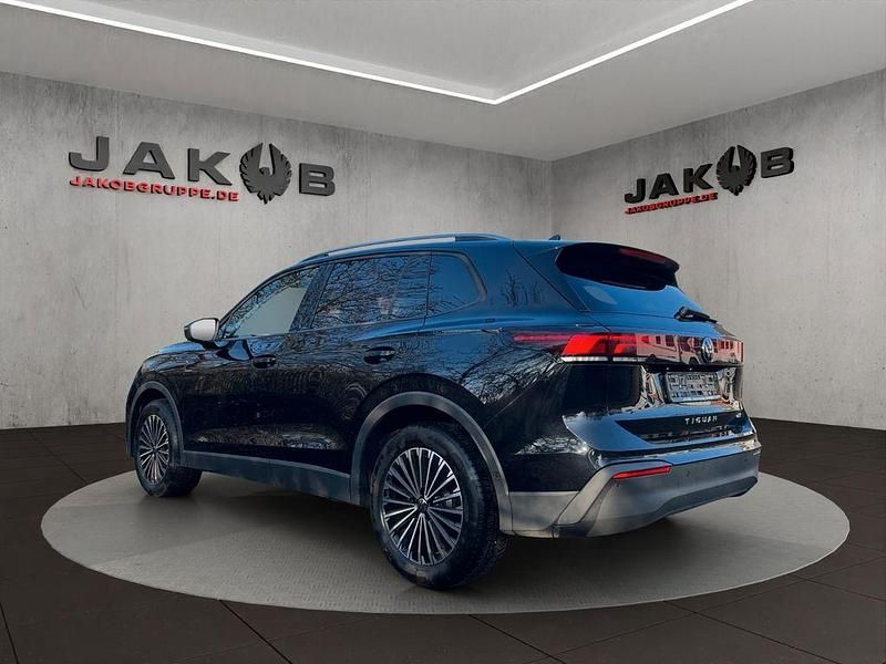 Gebraucht VW Tiguan Life 150 PS (110 kW) 2024 Deep black perleffekt SUV