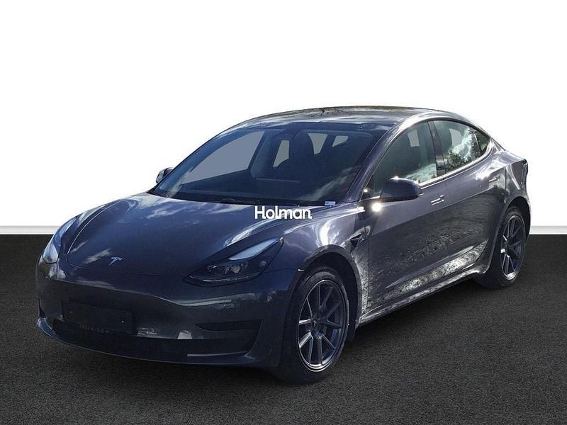Grau Gebraucht 2022 Tesla Model 3 Standard Range Limousine | 26.952 € (Fairer Preis) - Bild 1/4
