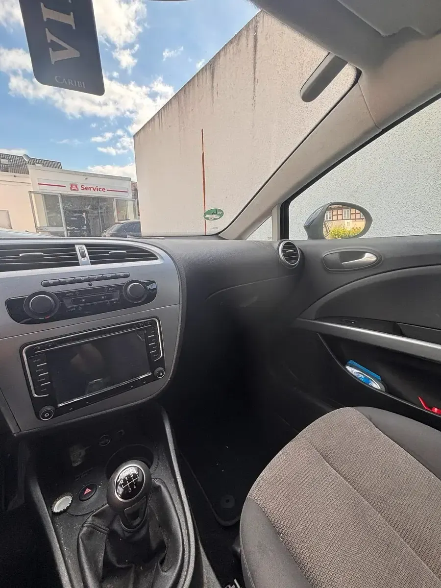 Gebraucht Seat Leon 100 PS (73 kW) 2011 Schwarz Kleinwagen
