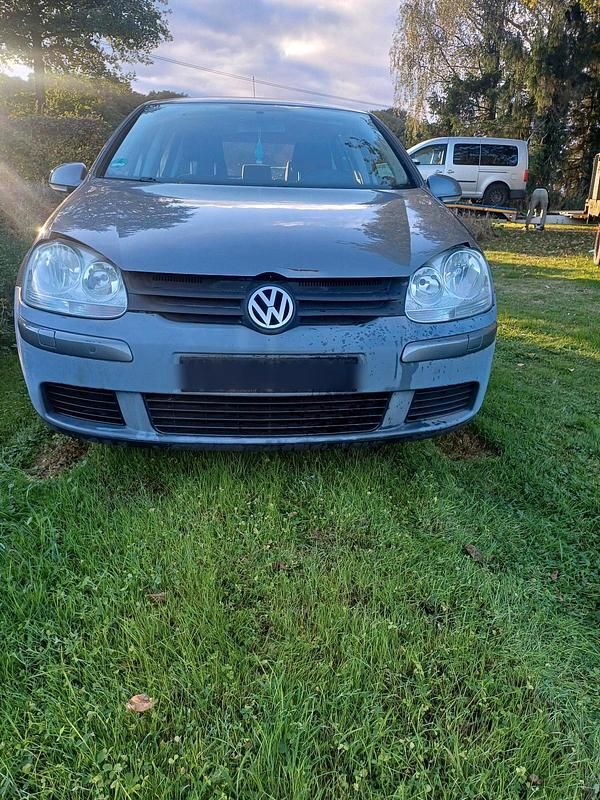 Silber Gebraucht 2005 VW Golf IV Kleinwagen | 890 € (Superpreis) - Bild 1/4