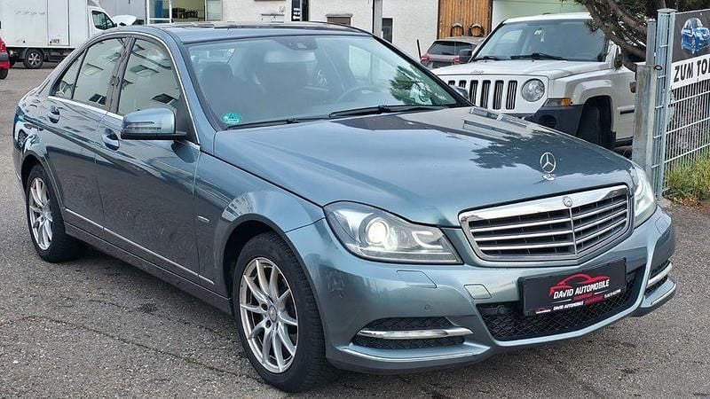 Grau Gebraucht 2012 Mercedes C220 Elegance Limousine | 9.900 € (Fairer Preis) - Bild 1/4