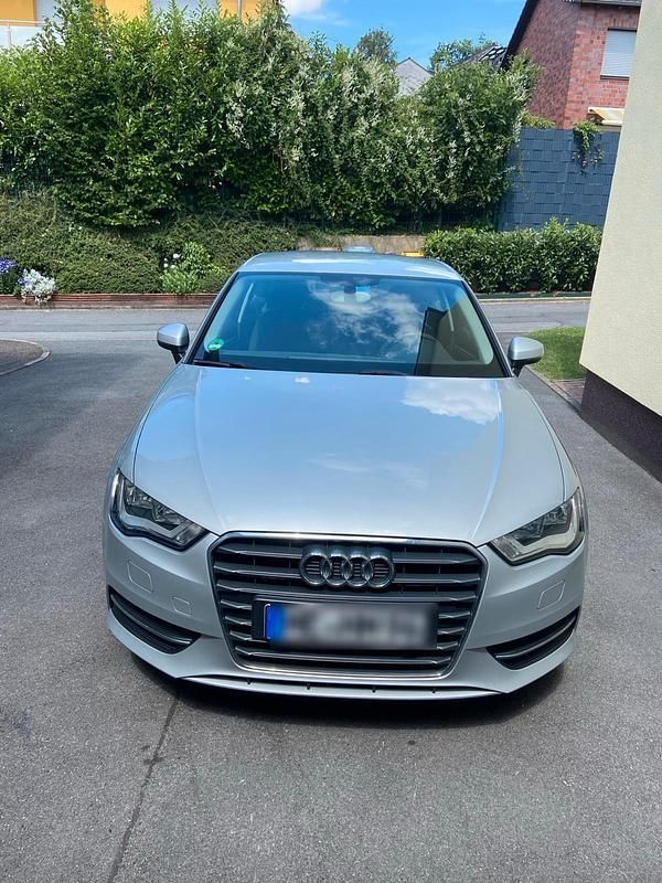 Silber Gebraucht 2013 Audi A3 Kleinwagen | 5.450 € (Guter Preis) - Bild 1/4