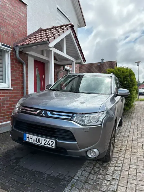 Gebraucht Mitsubishi Outlander Instyle 150 PS (110 kW) 2013 Grau SUV
