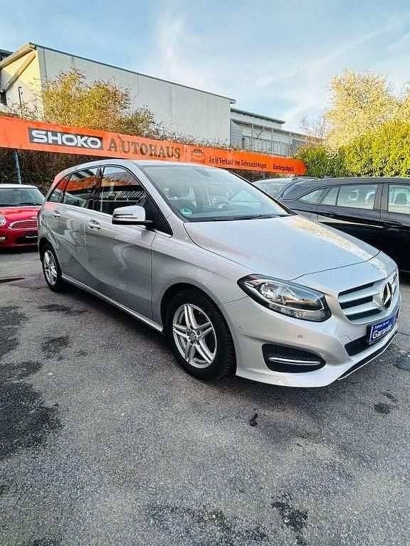 Gebraucht Mercedes B180 129 PS (94 kW) 2016 Silber Van / Kleinbus