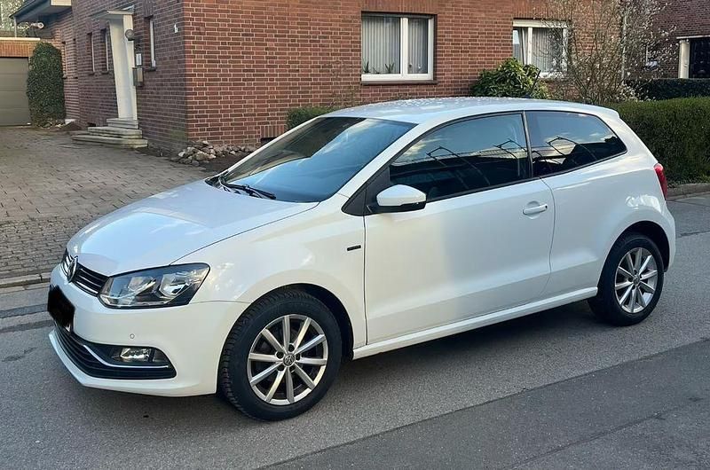 Gebraucht VW Polo LOUNGE 90 PS (66 kW) 2015 Weiß Kleinwagen