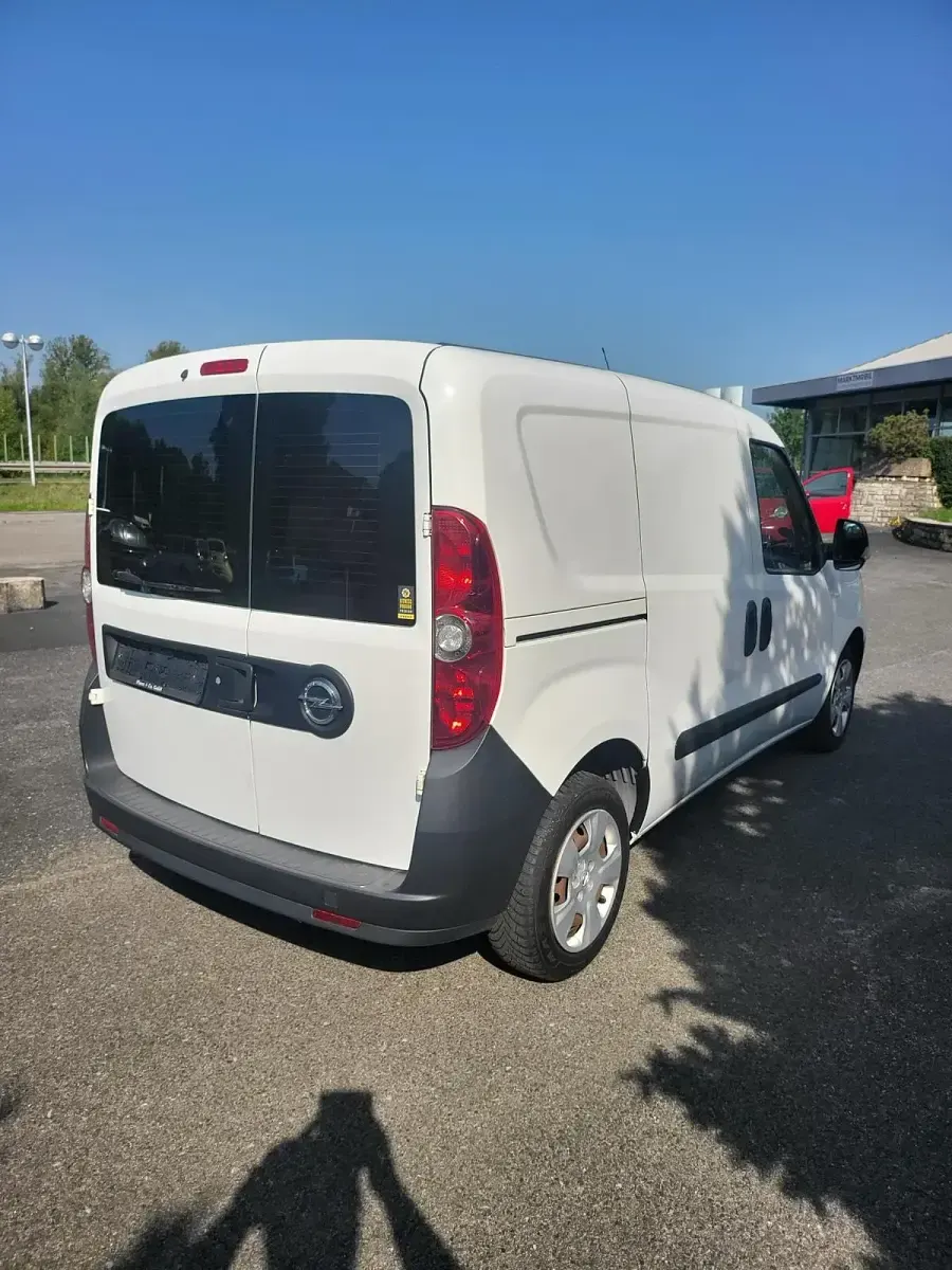 Używany Opel Combo 90 KM (66 kW) 2014 Biały Minivan