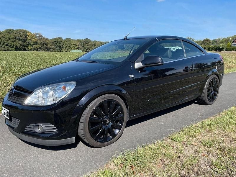 Gebraucht Opel Astra Cabriolet 140 PS (102 kW) 2010 Schwarz Cabrio