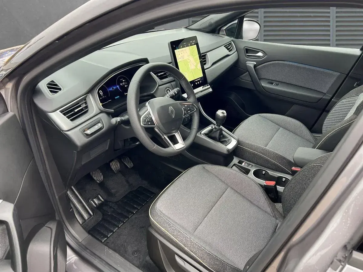 Neu Renault Captur Techno 91 PS (66 kW) 2026 Stahlgrau + blackpearlschwarz SUV