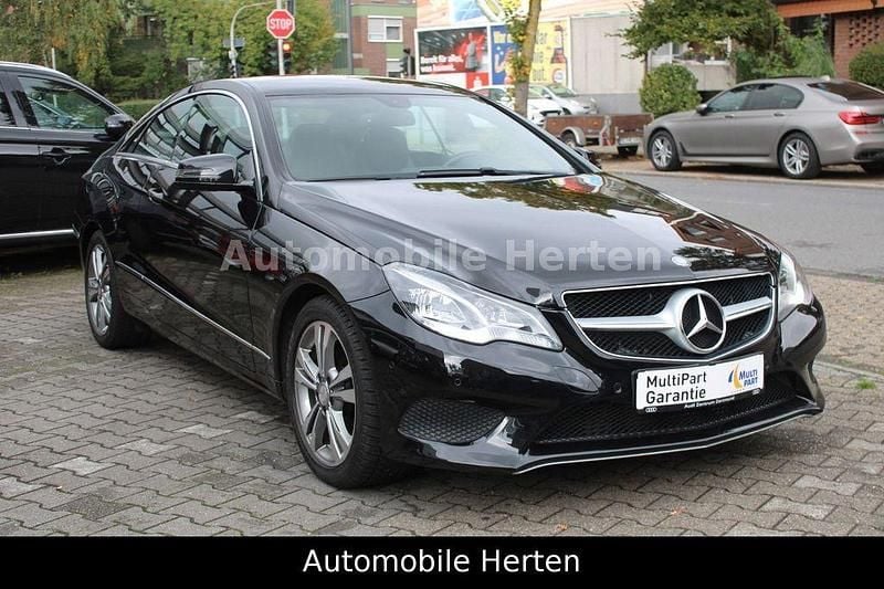 Gebraucht Mercedes E200 184 PS (135 kW) 2014 Obsidianschwarz Coupé