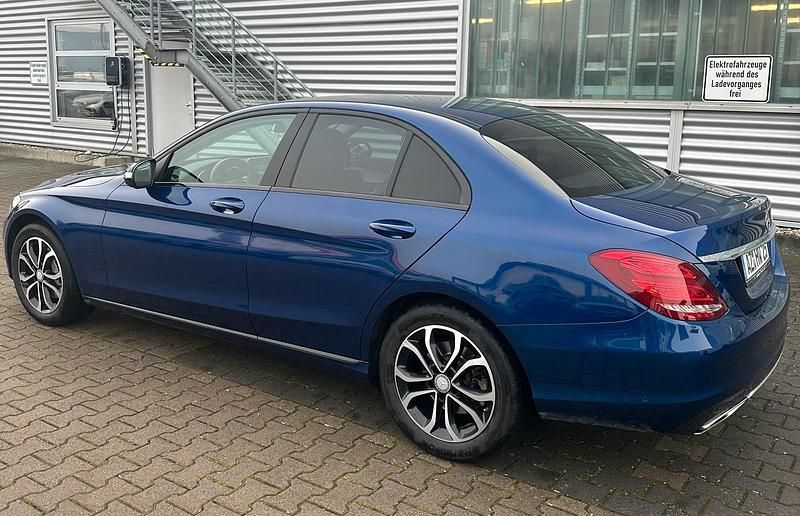 Gebraucht Mercedes C250 211 PS (155 kW) 2015 Blau Limousine