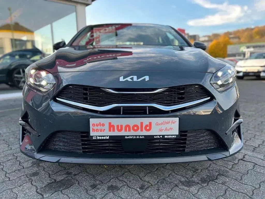 Neu Kia Ceed Vision 140 PS (102 kW) 2026 Grau Kleinwagen