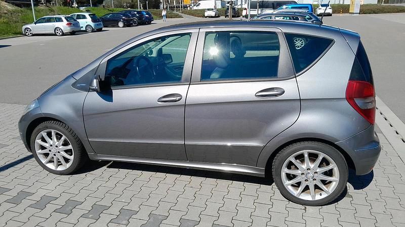 Gebraucht Mercedes A160 95 PS (69 kW) 2011 Grau Kleinwagen