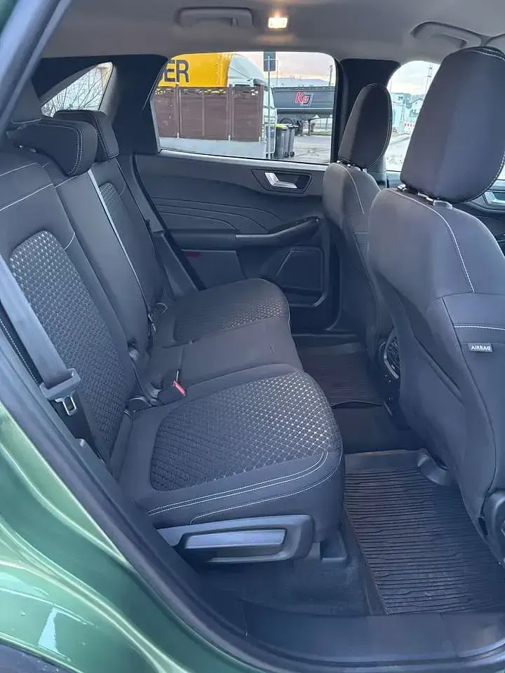 Usado Ford Kuga 242 HP (177 kW) 2024 Verde SUV