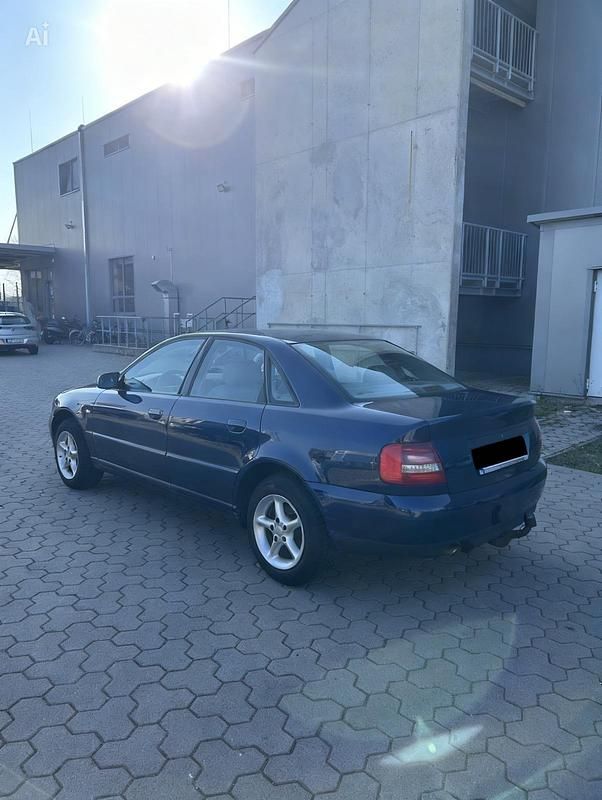 Gebraucht Audi A4 130 PS (95 kW) 2000 Blau Limousine