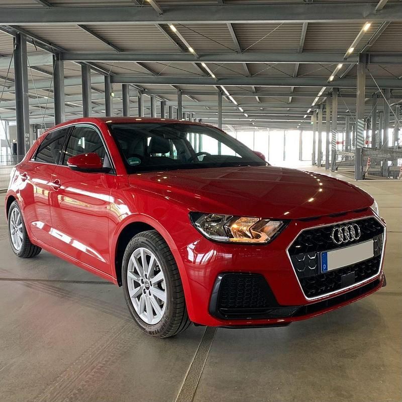 Rot Gebraucht 2024 Audi A1 Sportback Advanced Plus Kleinwagen | 20.750 € (Superpreis) - Bild 1/4