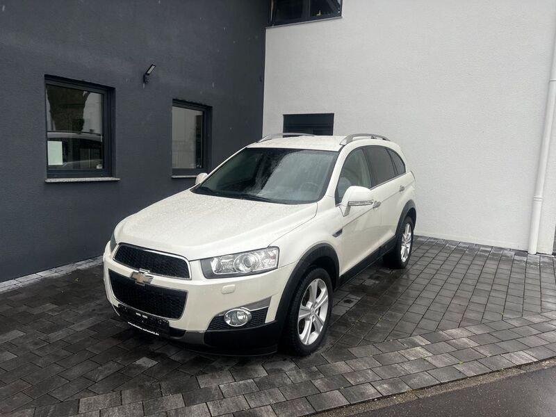 Weiß Gebraucht 2011 Chevrolet Captiva LTZ SUV | 9.999 € - Bild 1/4