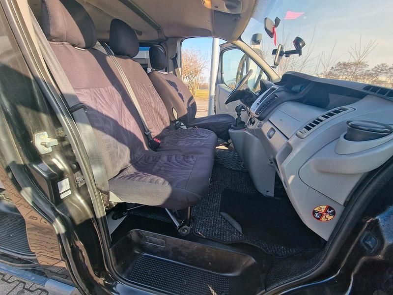 Gebraucht Renault Trafic 114 PS (83 kW) 2013 Schwarz Van / Kleinbus