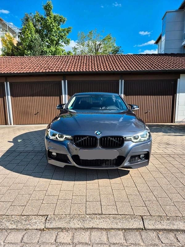 Grau Gebraucht 2018 BMW 320 Sport Line Limousine | 13.600 € (Guter Preis) - Bild 1/4