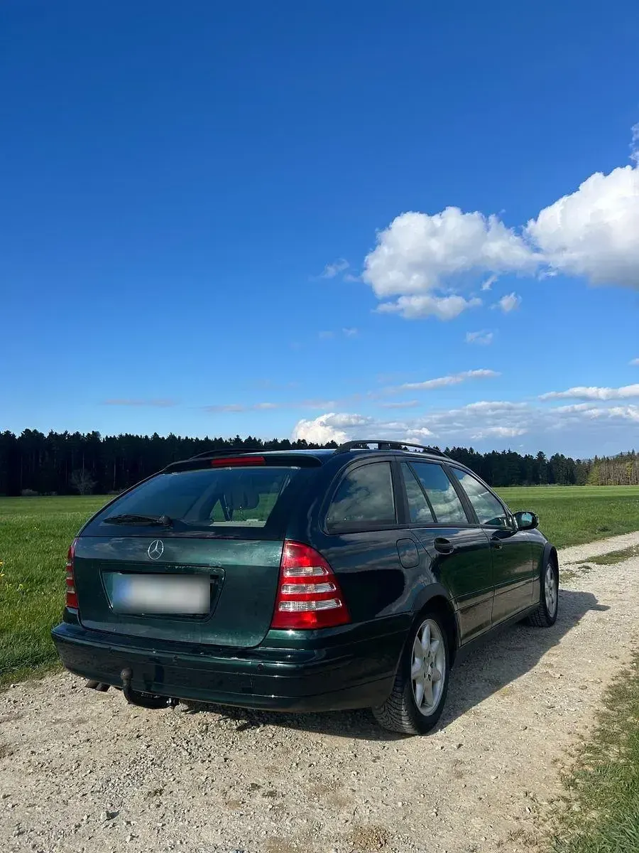 Gebraucht Mercedes 200 116 PS (85 kW) 2001 Grün Kombi