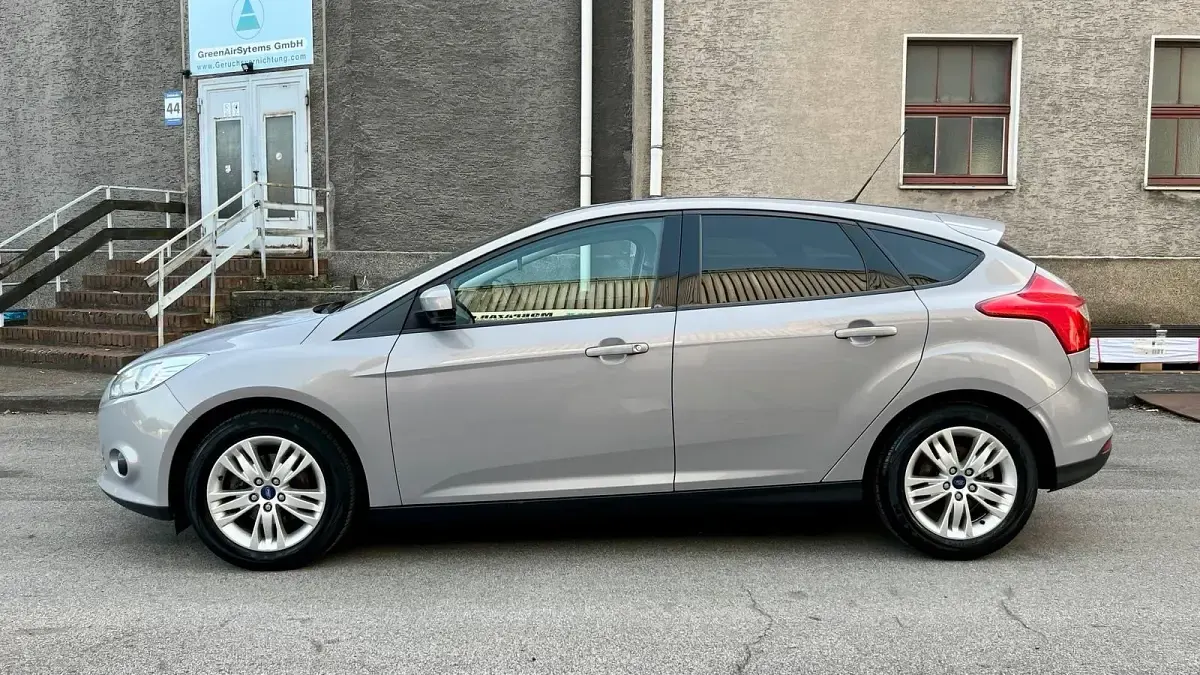 Gebraucht Ford Focus 2011 Blau Kleinwagen