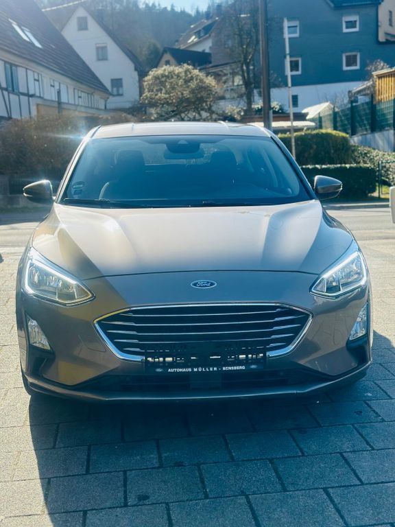 Silber Gebraucht 2019 Ford Focus Titanium Limousine | 14.800 € (Fairer Preis) - Bild 1/4