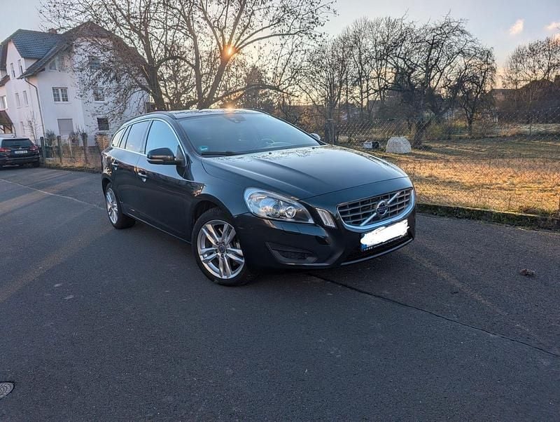 Grau Gebraucht 2011 Volvo V60 Kombi | 7.800 € (Guter Preis) - Bild 1/4
