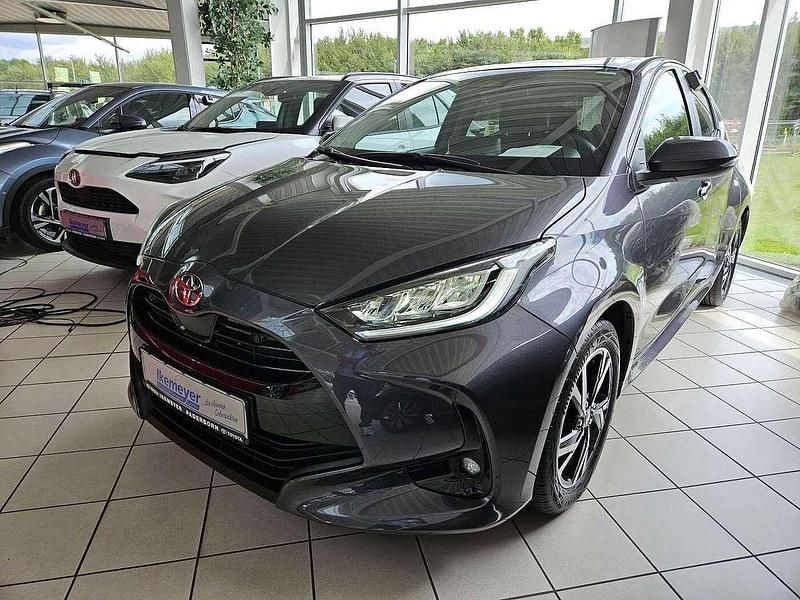 Marlingrau metallic Neu 2024 Toyota Yaris Hybrid Team Kleinwagen | 24.990 € (Fairer Preis) - Bild 1/4