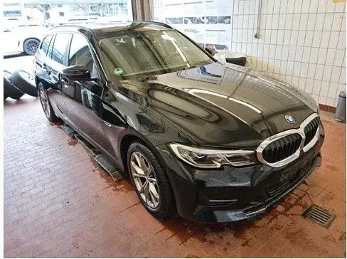 Gebraucht BMW 330e Performance 184 PS (135 kW) 2022 Schwarz Limousine
