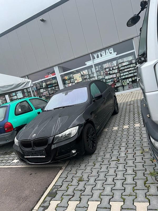 Schwarz Gebraucht 2009 BMW 318 Limousine | 4.000 € (Guter Preis) - Bild 1/4
