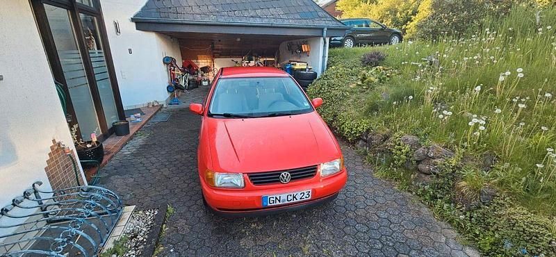 Rot Gebraucht 1997 VW Polo Kleinwagen | 800 € (Guter Preis) - Bild 1/4