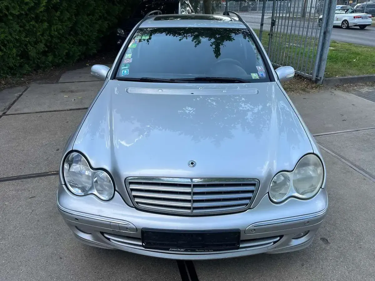 Gebraucht Mercedes C220 Elegance 150 PS (110 kW) 2004 Brillantsilber Kombi