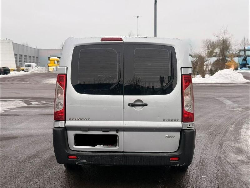 Gebraucht Peugeot TePee 90 PS (66 kW) 2011 Silber Van / Kleinbus