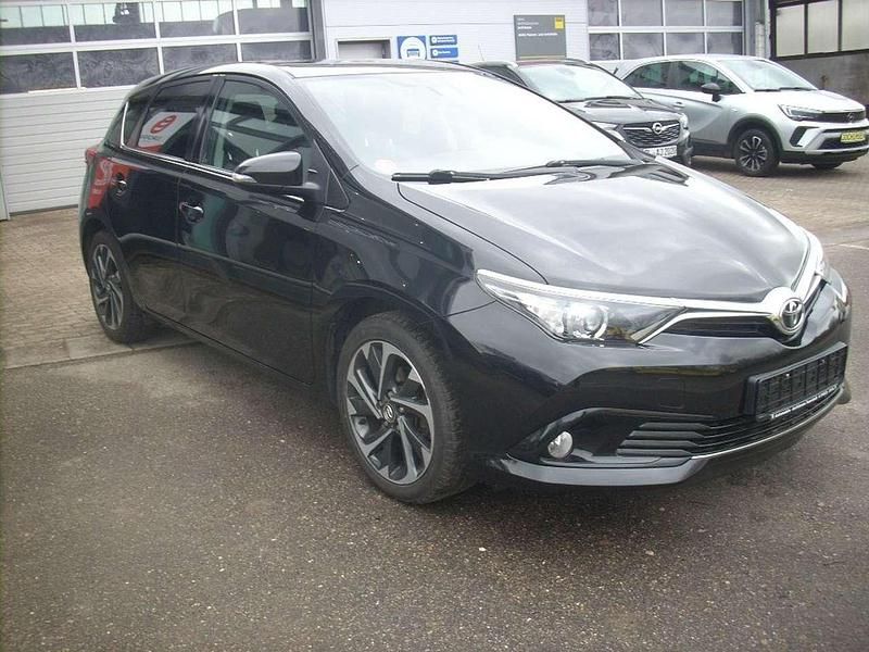 Gebraucht Toyota Auris Design 116 PS (85 kW) 2015 Black mica / ink Kleinwagen
