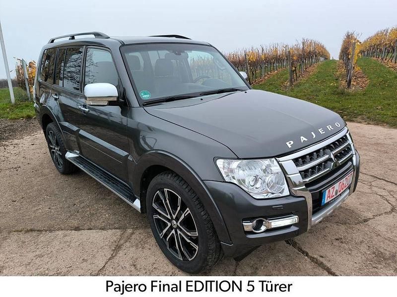 Grau Gebraucht 2018 Mitsubishi Pajero Edition SUV | 34.900 € (Etwas zu teuer) - Bild 1/4