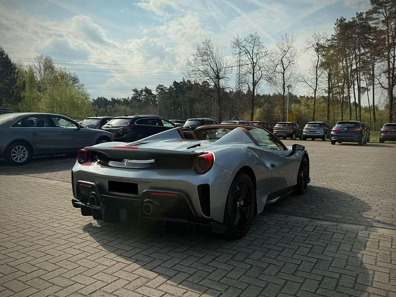 Second-hand Ferrari 488 721 CP (530 kW) 2020 Argintiu Cabrio