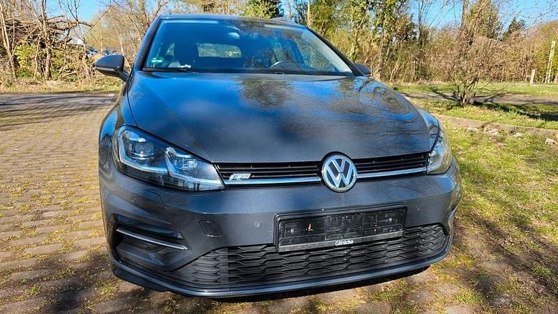 Grau Gebraucht 2019 VW Golf VII Highline Kombi | 11.000 € (Etwas zu teuer) - Bild 1/4