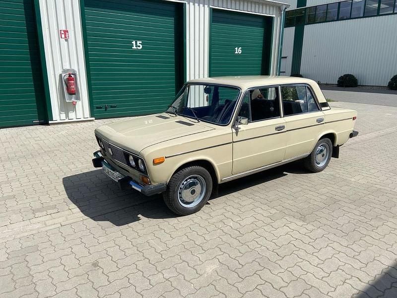 Beige Gebraucht 1985 Lada 2106 Limousine | 4.999 € - Bild 1/4