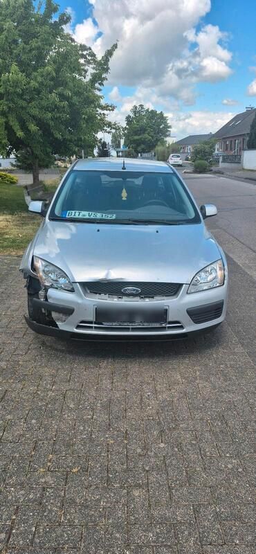 Silber Gebraucht 2007 Ford Focus Kombi | 500 € - Bild 1/4
