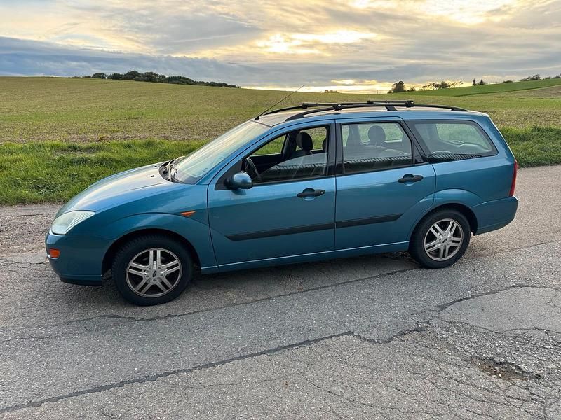 Blau Gebraucht 2000 Ford Focus Trend Kombi | 1.100 € (Fairer Preis) - Bild 1/4