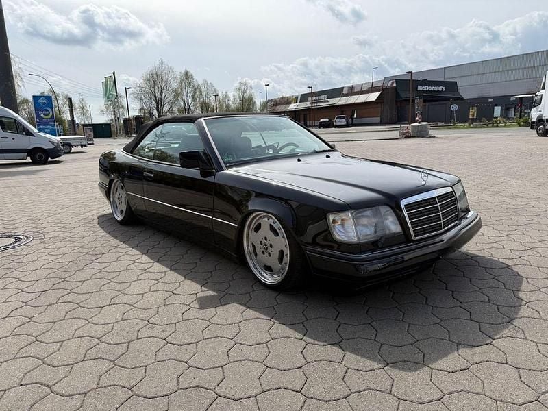 Second-hand Mercedes E320 220 CP (161 kW) 1994 Negru Cabrio