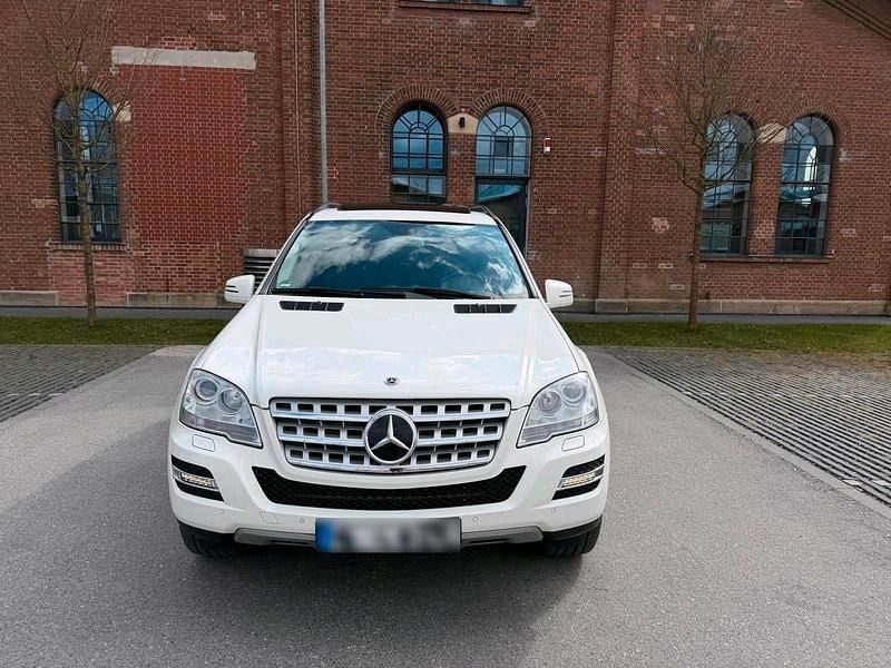 Gebraucht Mercedes ML350 231 PS (169 kW) 2010 Weiß SUV