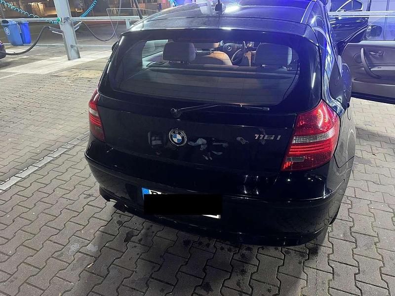 Gebraucht BMW 116 122 PS (89 kW) 2009 Schwarz Kleinwagen