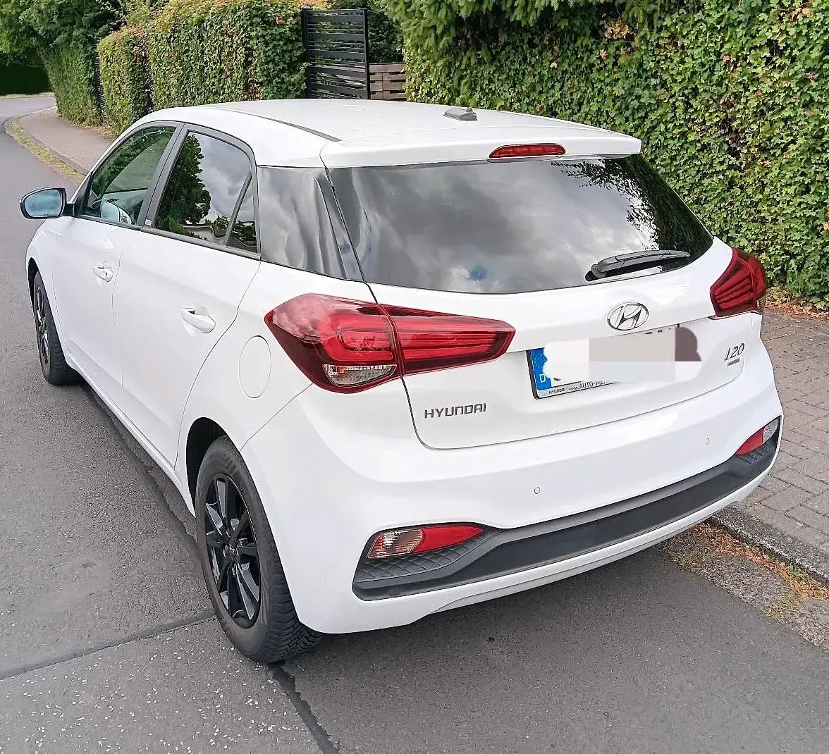 Gebraucht Hyundai i20 Advantage 84 PS (61 kW) 2020 Weiß Kleinwagen