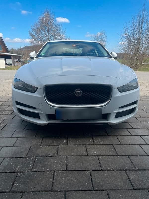Gebraucht Jaguar XE 163 PS (119 kW) 2017 Weiß Limousine