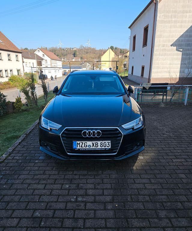 Gebraucht Audi A4 Comfort 150 PS (110 kW) 2016 Schwarz Kombi