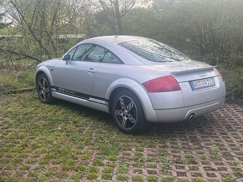 Grau Gebraucht 2002 Audi TT Ambiente Coupé | 3.499 € (Fairer Preis) - Bild 1/4