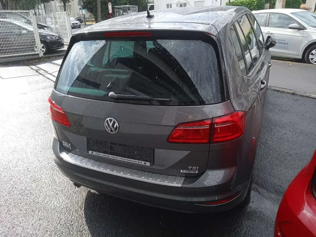 Gebraucht VW Golf Sportsvan Sound 110 PS (80 kW) 2017 Indiumgrau metallic Van / Kleinbus