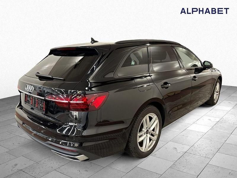 Gebraucht Audi A4 Sport 204 PS (150 kW) 2023 Mythosschwarz Kombi