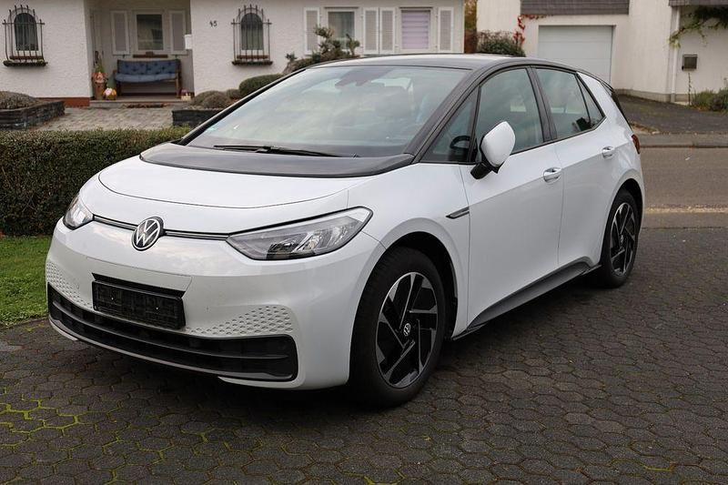 Weiß Gebraucht 2022 VW ID.3 Pro Performance Kleinwagen | 21.500 € (Guter Preis) - Bild 1/4
