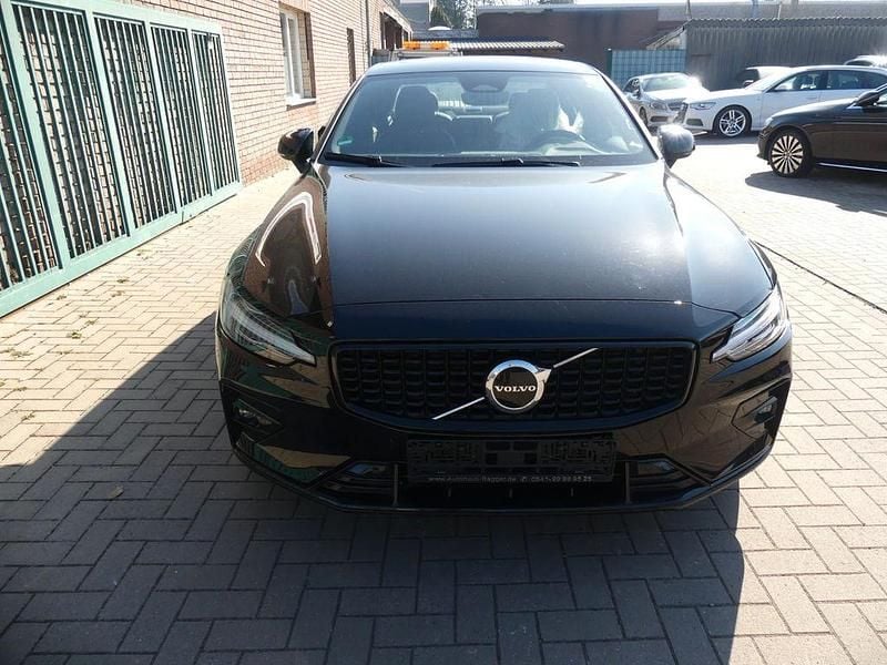 Gebraucht Volvo S60 Plus 197 PS (144 kW) 2024 Schwarz Limousine